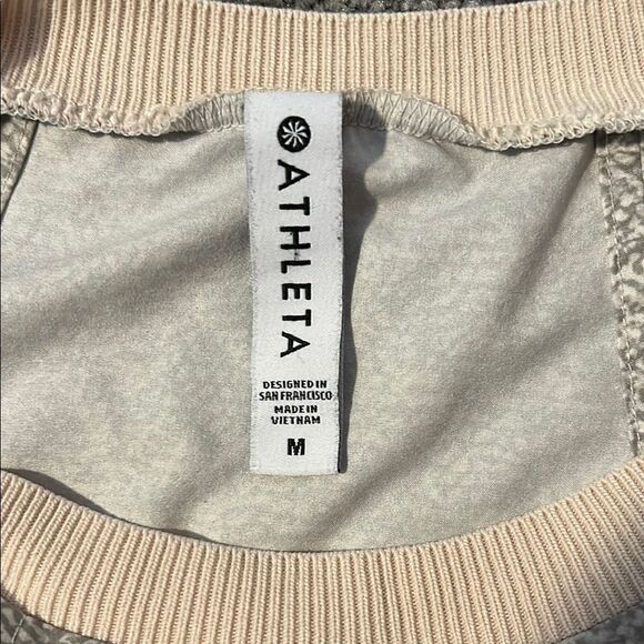 Athleta Zephyr Green and Cream Snake Skin reptile print Sleeveless Top. Size M - Picture 4 of 7